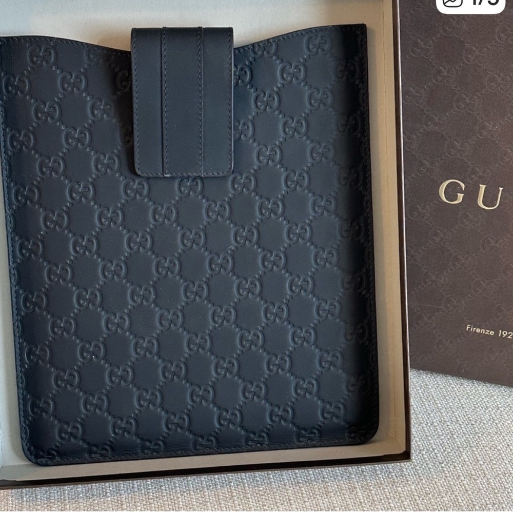 Gucci Black Embossed Leather Laptop Sleeve Great gift idea. Authentic.